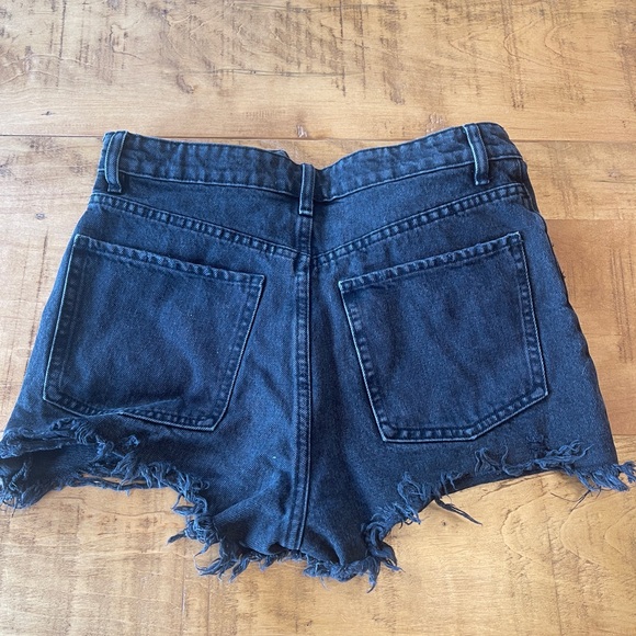 Zara high-rise black destroyed denim short - Picture 4 of 4